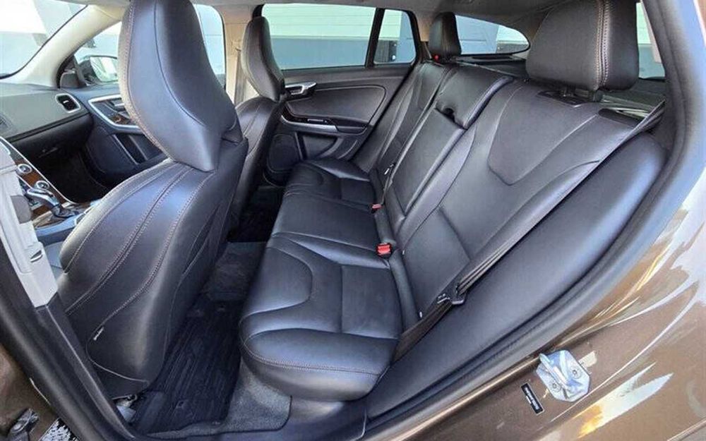 2015 Volvo V60 Cross Country T5 Platinum