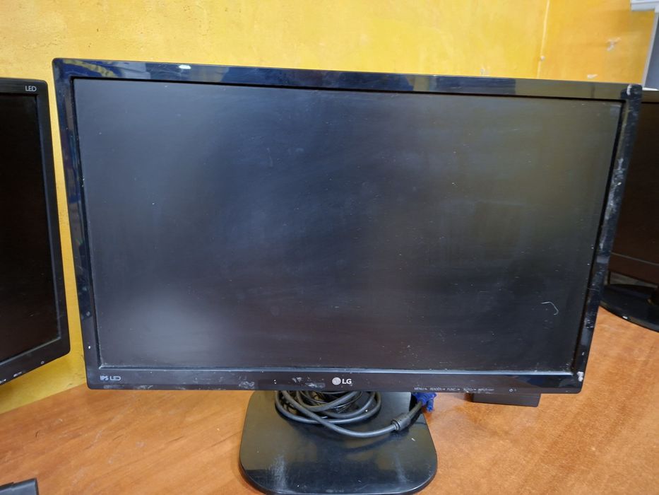 Монитор 22" б/у  LG и PHILIPS
