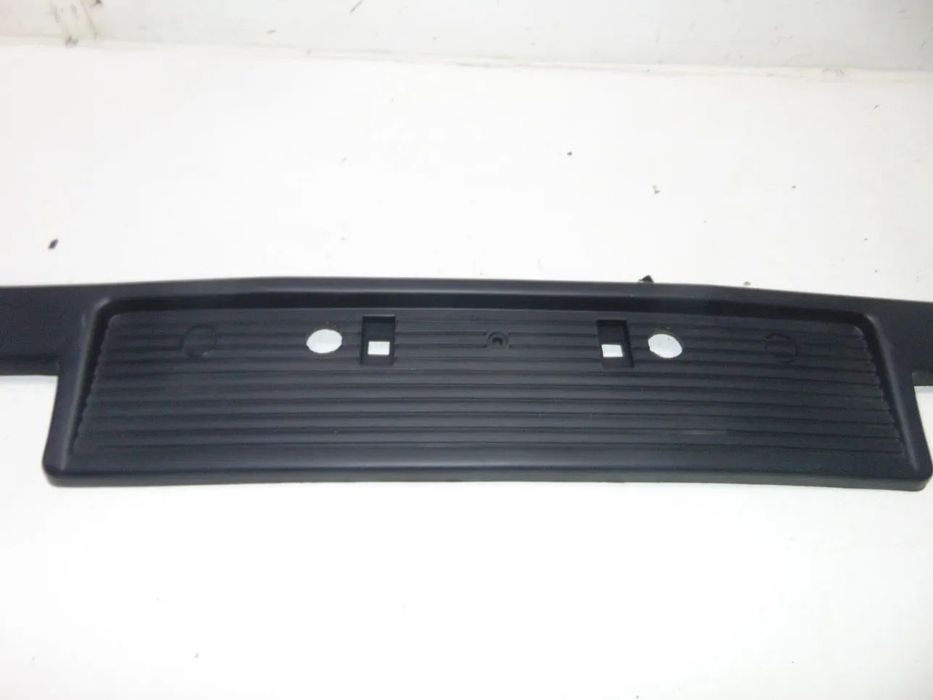 BMW E30 friso/placa matrícula