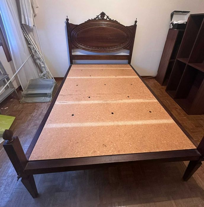Cama de Casal em Madeira