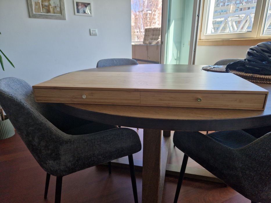 Prateleira com duas gavetas