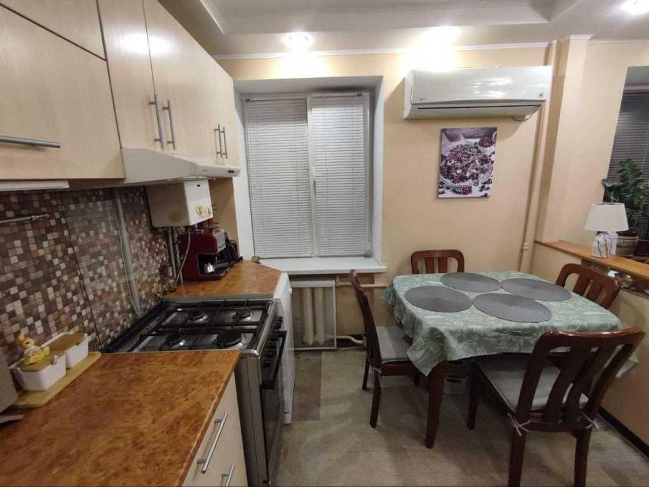 2к вул. Балакіна цегляний будинок, середній поверх І КОД 45106