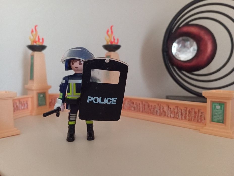 Playmobil - agente do corpo de Intervenção