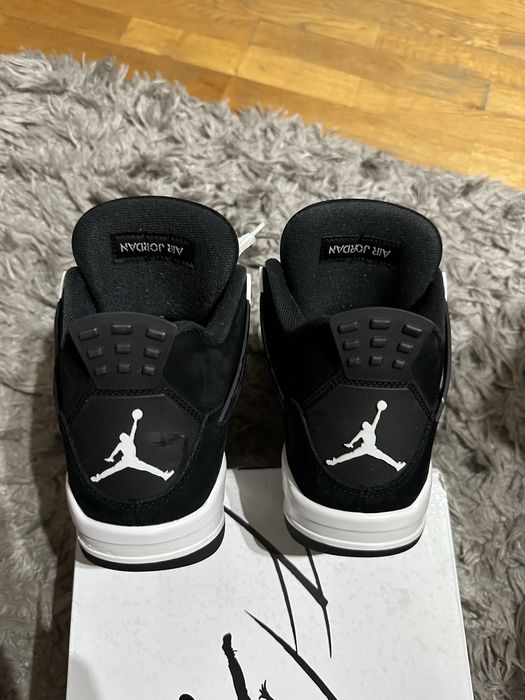 Air Jordan 4 “White Thunder”