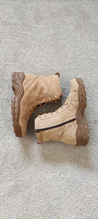 Bota estilo militar