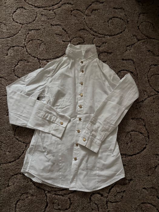Жіноча біла класична сорочка