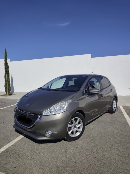 Peugeot 208 1.2 gasolina — photo 2