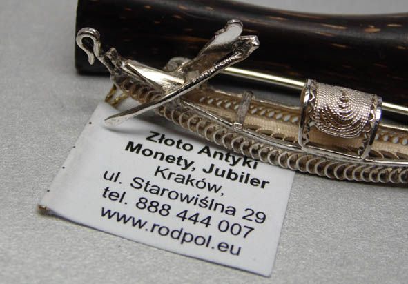 Srebrna filigranowa broszka gondola z gondolierem.