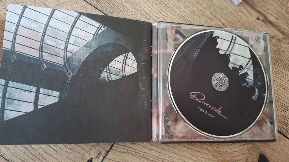 Płyty CD Riverside z autografami