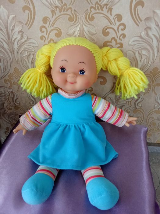 М'яка лялька Dolly