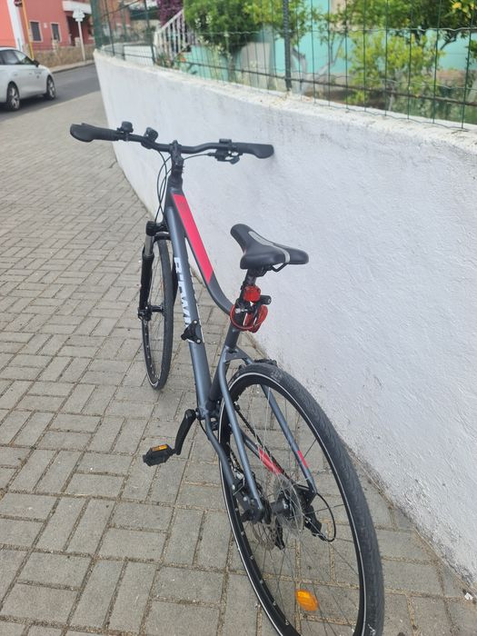 Bicicleta RIVERSIDE 500 Azul escuro.