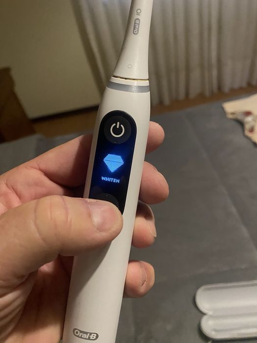 Escova de dentes  oral B io como nova