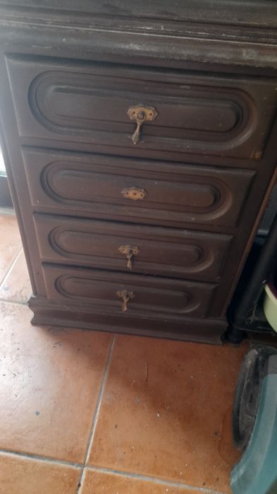 2 mesas de cabeceira