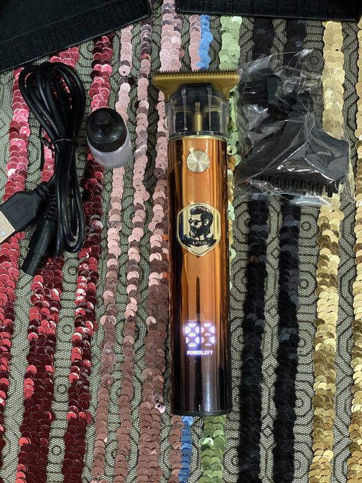 Maquina de barbear e cortar cabelo