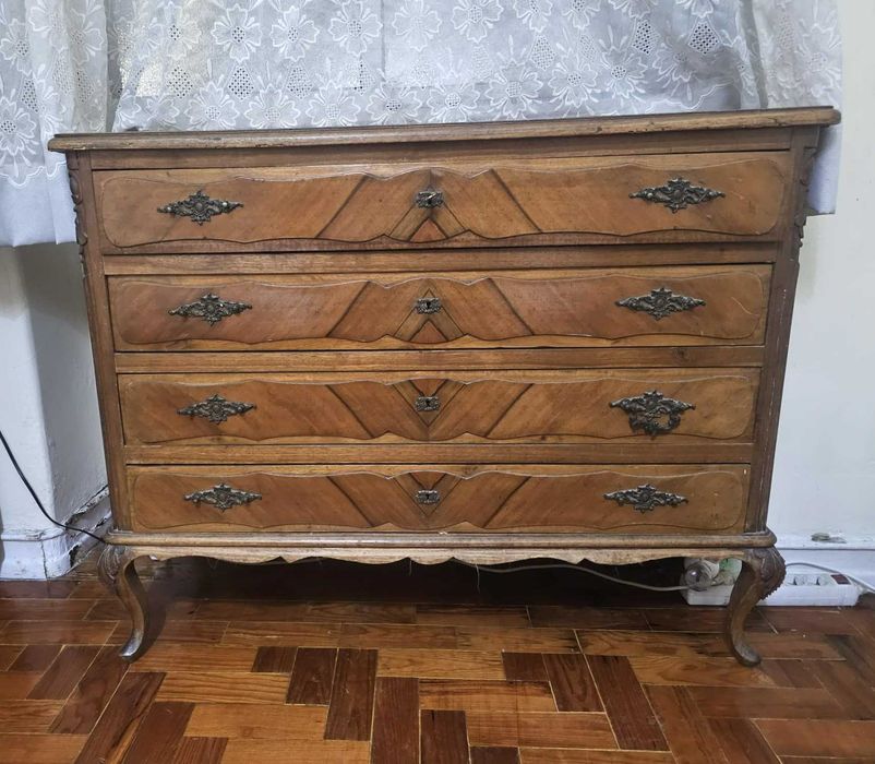 Vendo mobília de quarto completa em madeira maciça