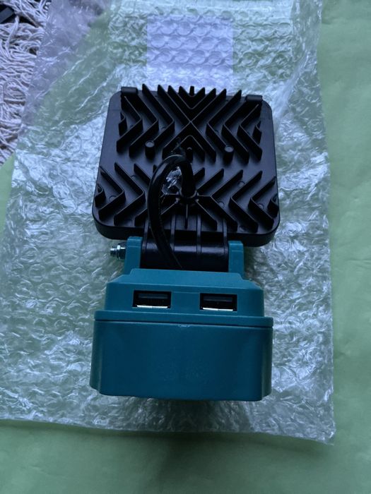 Прожекторна лампа робоча плюс павербанк на акумулятор makita електроін