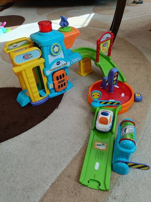 Dwa zestawy autka Tut Tut