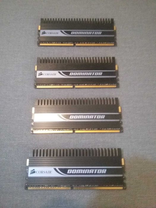 Corsair Dominator RAM 4 GB 4 x 164751684257921122