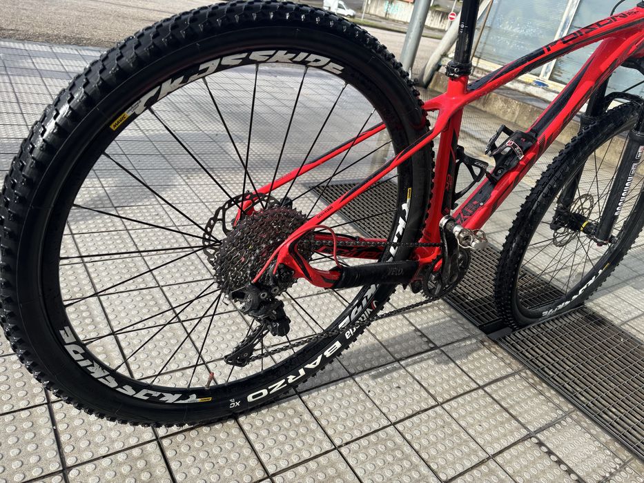 Bicicleta em carbono coluer