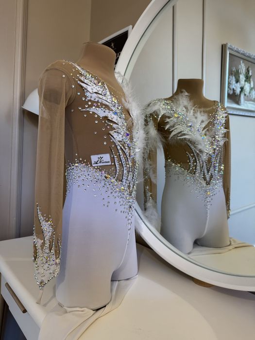 Продам комбинезон длч хкдожественной гимнастики на рост 125-135см