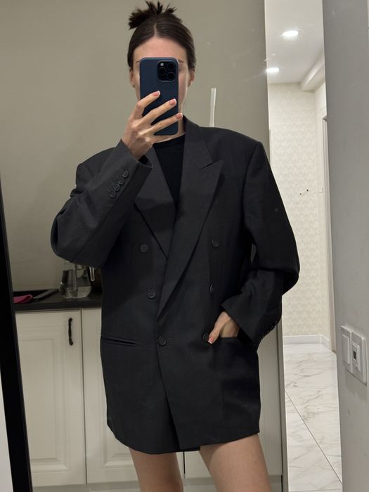 Піджак оверсайз з чоловічого плеча