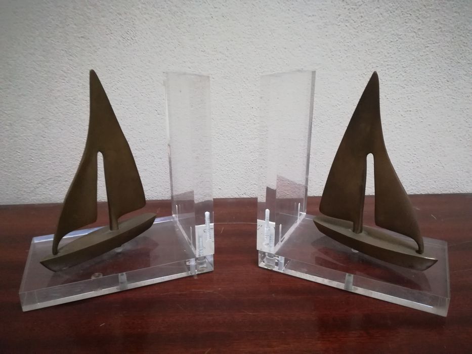 Cerra Livros em Acrílico. Motivos Náuticos em Bronze.