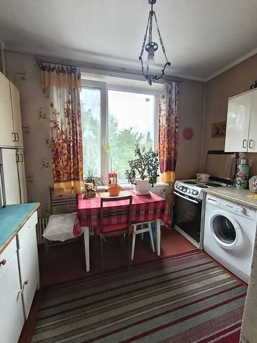 продам 3-х комнатную квартиру на Салтовке ул.Амосова №48(район Медкомплекса)4/12