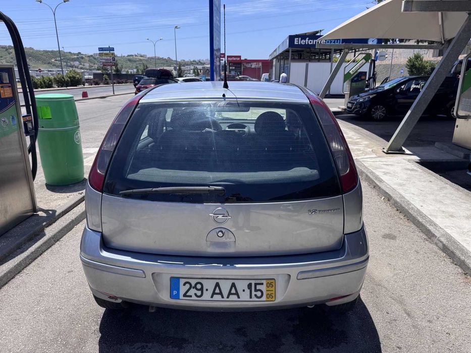 Opel Corsa 1.2 Twinport 2005 - só 101.400 km - IPO até 2027