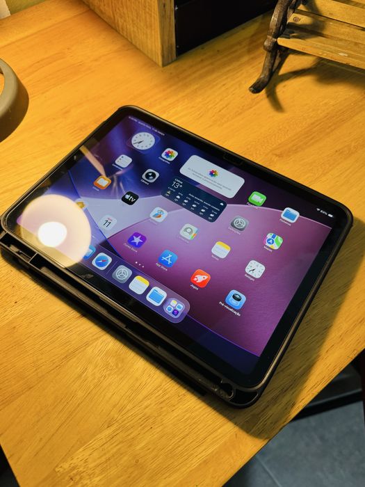 iPad 10ª Geração APPLE (10.9'' - 64 GB - Wi-Fi - Prateado)