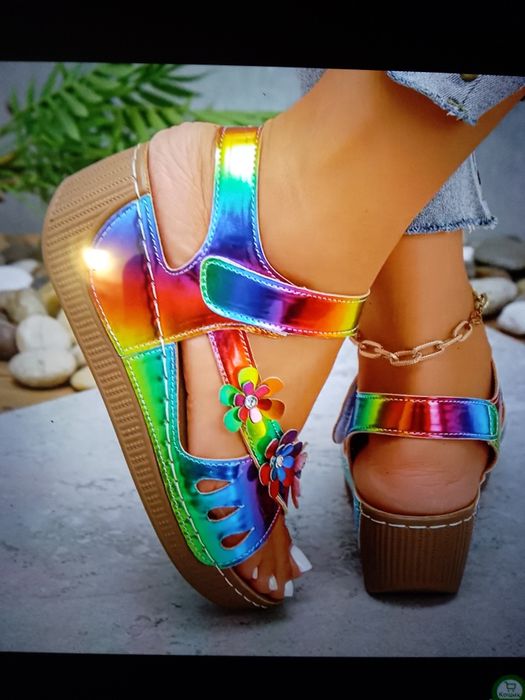 Яркие оригинальные лёгкие босоножки