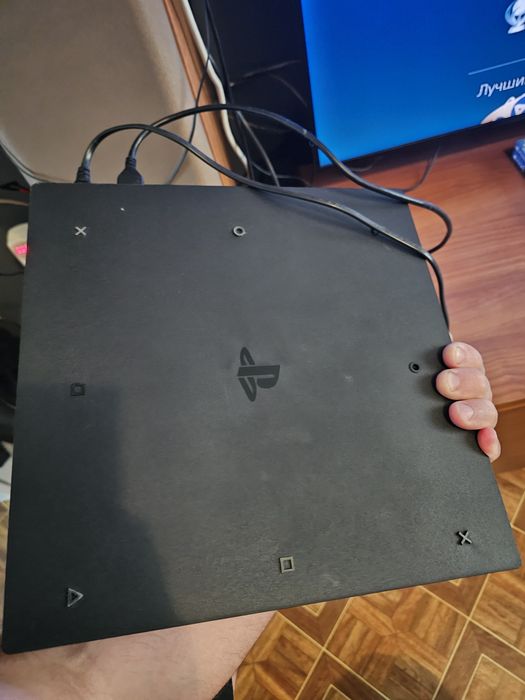 Продам ps4 pro 1Tb 7216, 2 джойстика коробка play station 4 pro