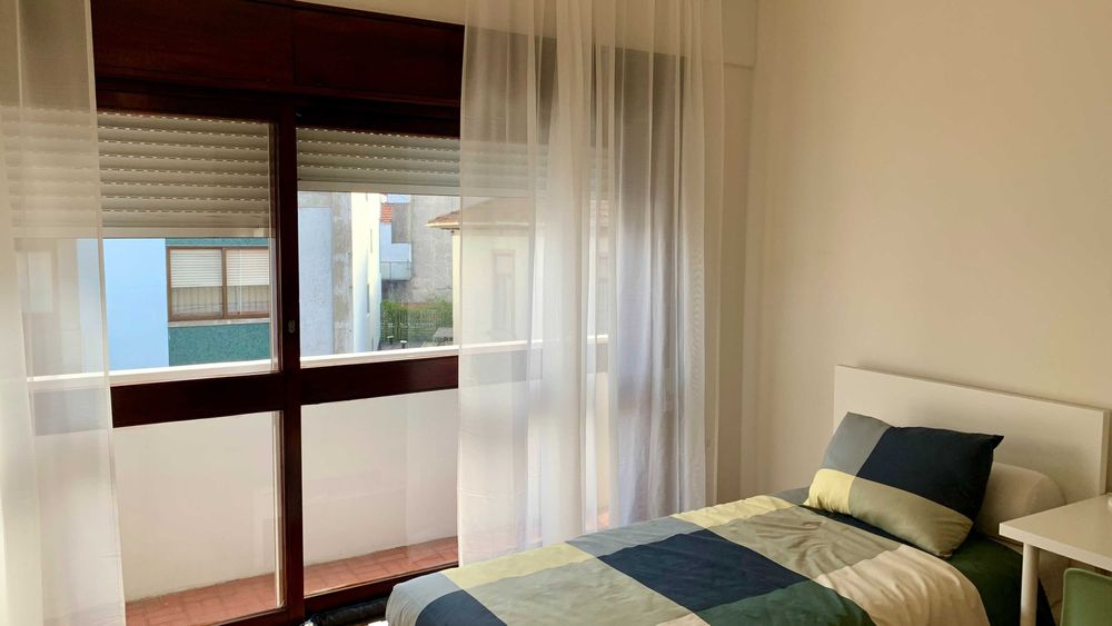 Quarto duplo para arrendamento no Porto