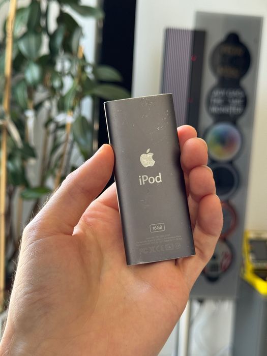 Apple iPod Nano 4th Gen 16GB MP3 плеєр 64