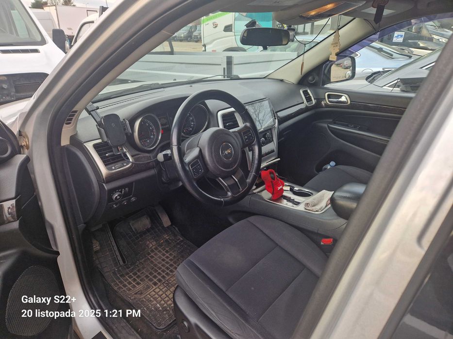 samochód jeep grand cherokee