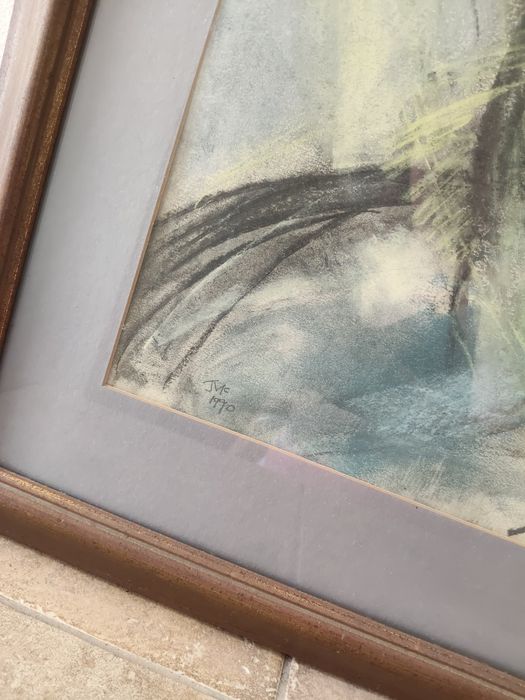 Quadro abstrato de mulher feita a giz