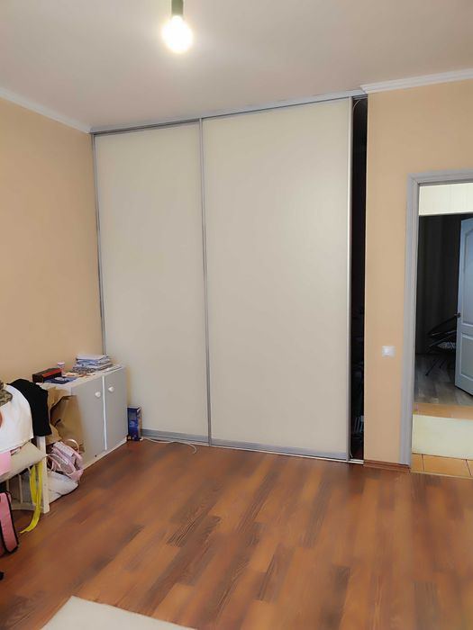 Продам трёхкомнатную квартиру с автономным отоплением .