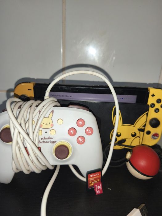 Switch /eevee pikachu