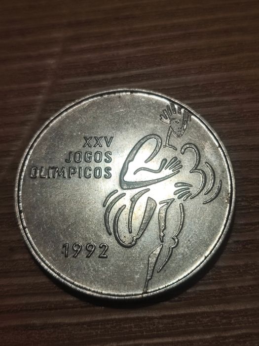 Moedas comemorativas de 200 escudos