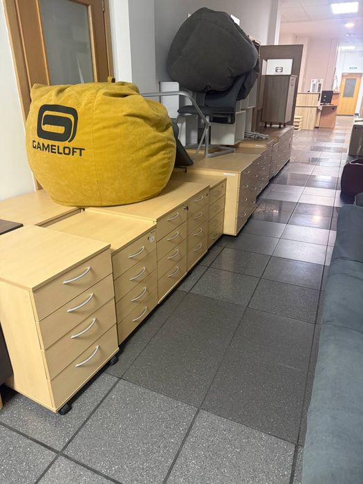 РОЗПРОДАЖ тумб різних