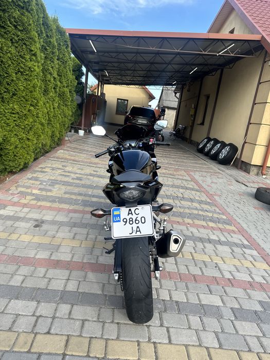 Продам Honda CBR 400R
