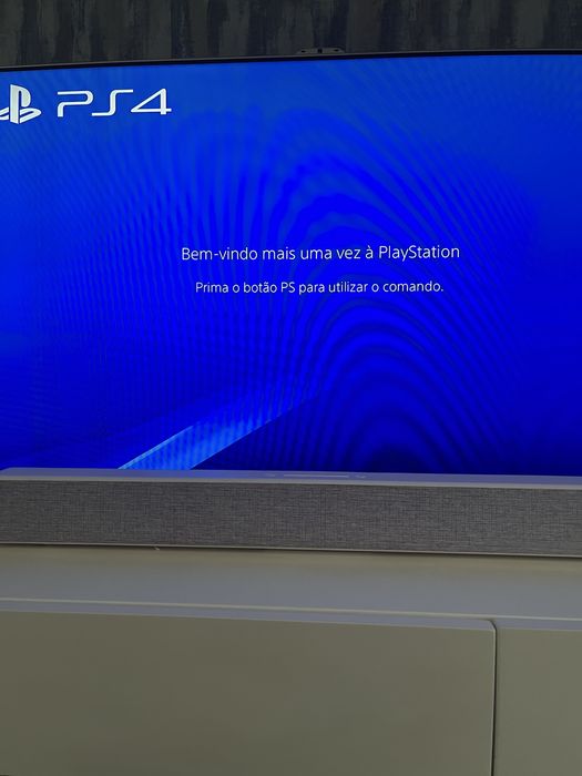 Playstation 4 Slim + 2 comandos + 4 jogos