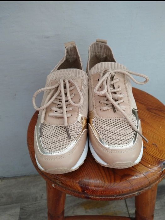 Buty sneakersy beżowe