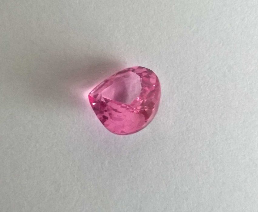 Szafir różowy  8 .6 CT , 12.8 x 12.3 mm