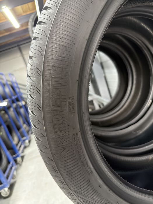 Все сезоні шини 255/45r20 Vredestein.   Ціна 4000 грн/шт.