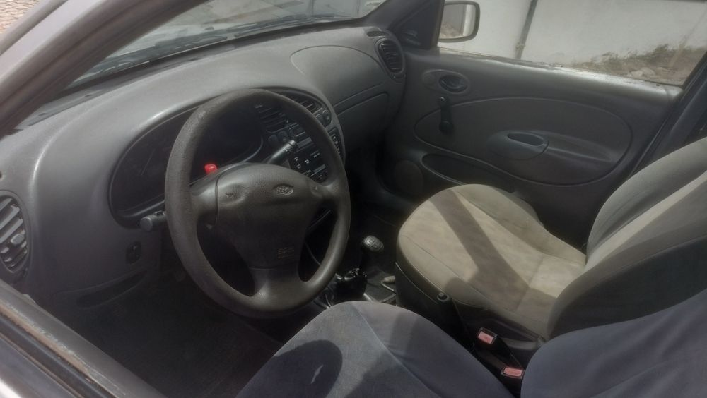 Ford Courier Pra Pecas inteira