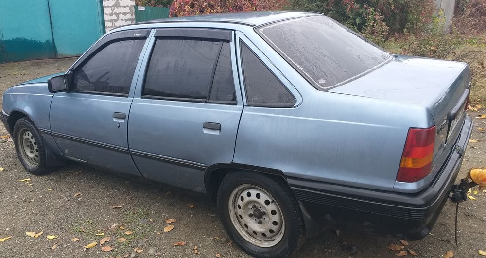 Продам автомобиль Опель Кадет в хорошем состоянии вложений не требует.