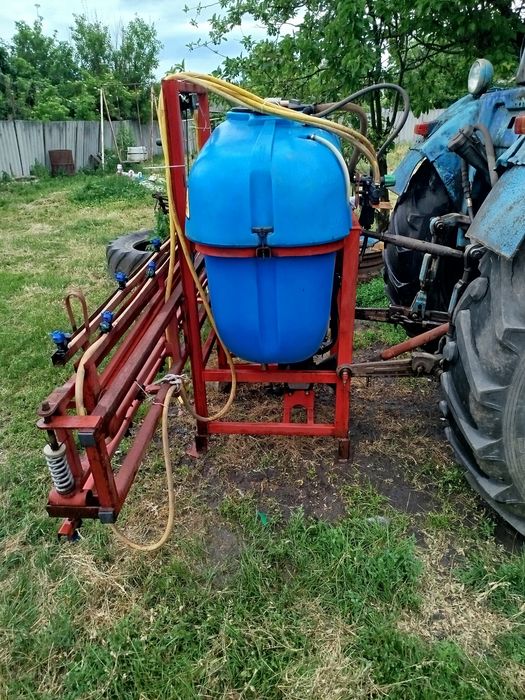 Продам МТЗ 82,культиватор КПС 4.2 Оприскувачь 400л.Плуг  Bomet 3-30