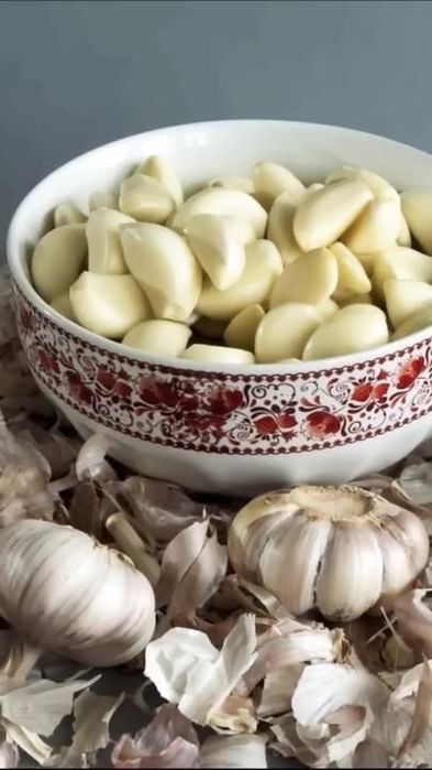 Зимовий часник 5-6 зубчиків.