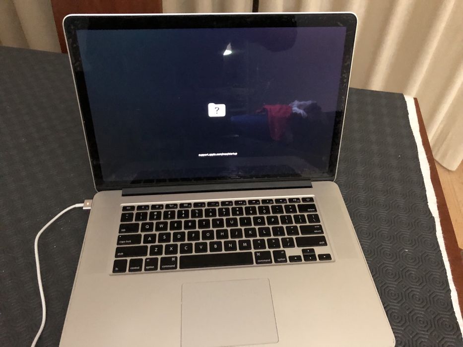 Apple MacBook Pro A1398 de  2013 Core i7-4750HQ 2GHz 8GB RAM
