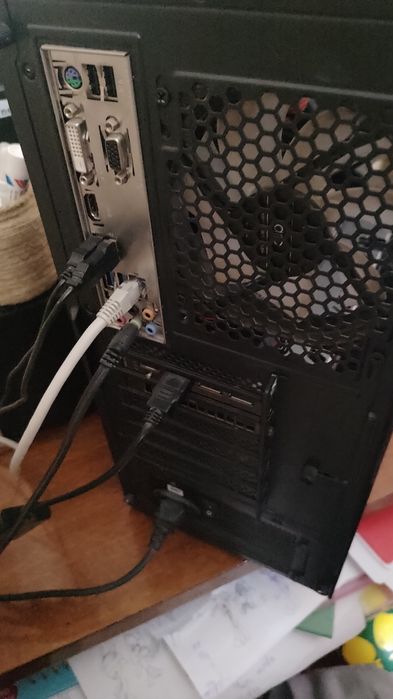 Продам компьютер з колонками и сабуфером.